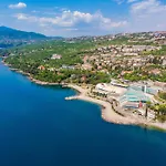 Mit Blick Auf Wasser By Interhome
