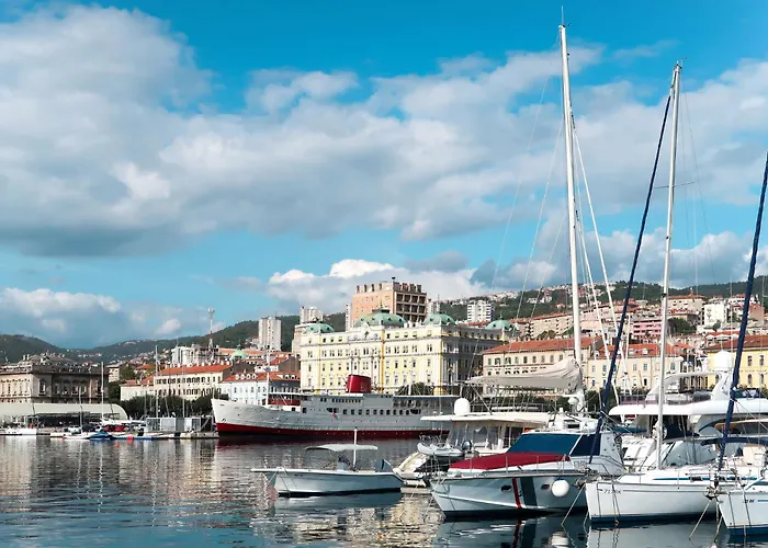 Mit Blick Auf Wasser By Interhome